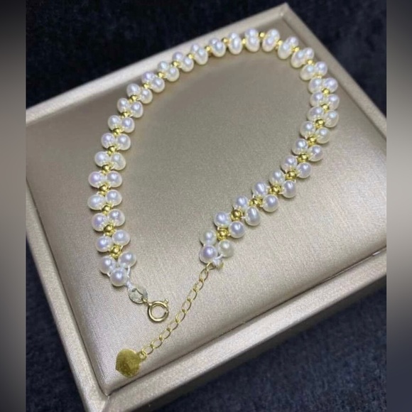 Pearl bracelet in 18K gold chain